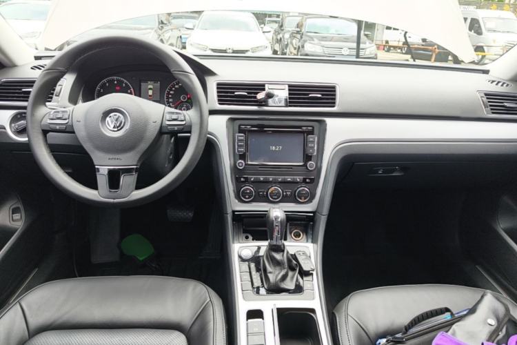 Used Volkswagen Passat 2014 1.8TSI DSG Ultimate Edition Center Console