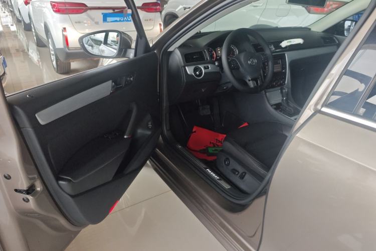 Used Volkswagen Passat 2014 1.8TSI DSG Prestige Edition Driver Seat