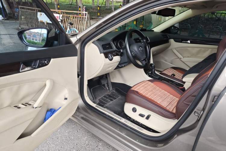 Used Volkswagen Passat 2014 1.8TSI DSG Prestige Navigation Edition Driver Seat