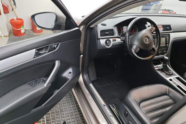 Used Volkswagen Passat 2014 1.8TSI DSG Prestige Navigation Edition Driver Seat