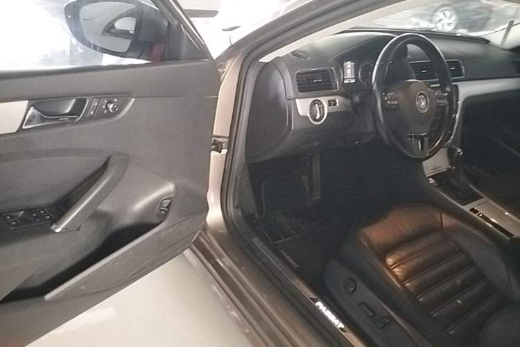 Used Volkswagen Passat 2014 1.8TSI DSG Prestige Edition Driver Seat