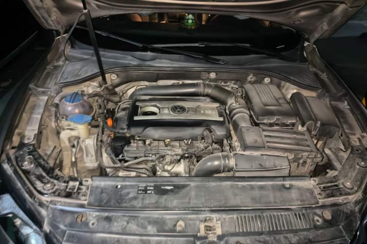 Used Volkswagen Passat 2014 1.8TSI DSG Prestige Edition Engine Bay