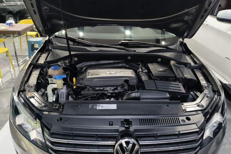 Used Volkswagen Passat 2014 1.8TSI DSG Prestige Edition Engine Bay