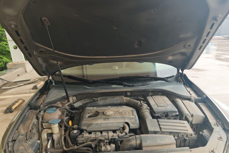 Used Volkswagen Passat 2014 1.8TSI DSG Prestige Edition Engine Bay