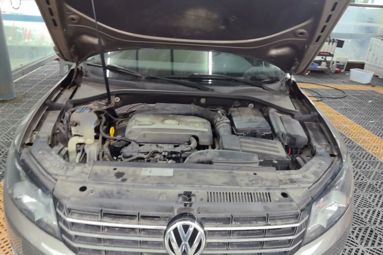 Used Volkswagen Passat 2014 1.8TSI DSG Luxury Edition Engine Bay