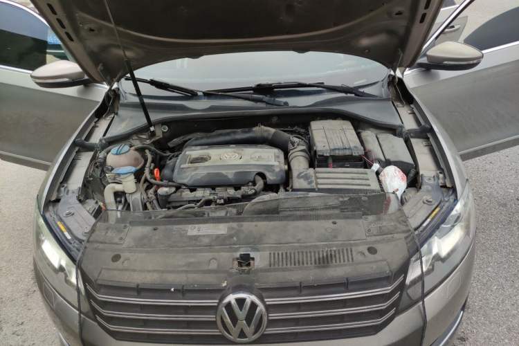 Used Volkswagen Passat 2014 1.8TSI DSG Prestige Edition Engine Bay