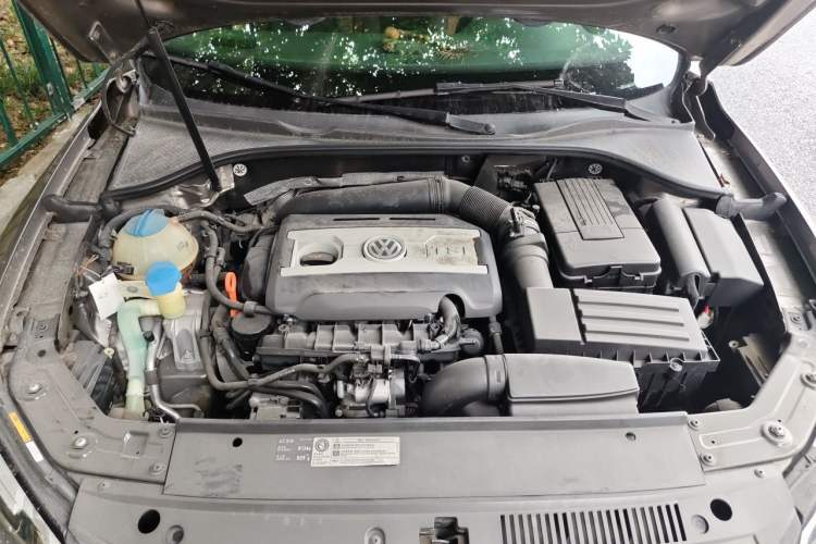 Used Volkswagen Passat 2014 1.8TSI DSG Prestige Navigation Edition Engine Bay