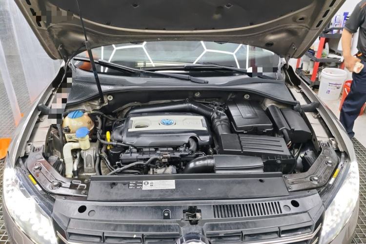 Used Volkswagen Passat 2014 1.8TSI DSG Prestige Navigation Edition Engine Bay