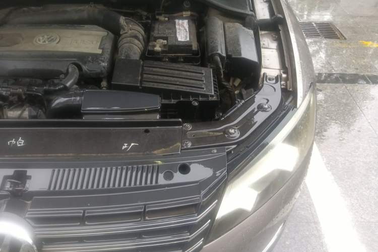 Used Volkswagen Passat 2014 1.8TSI DSG Prestige Edition Engine Bay Left