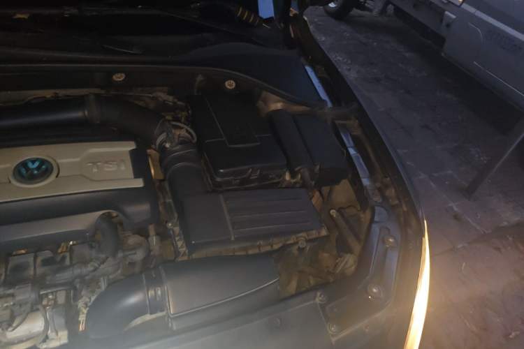 Used Volkswagen Passat 2014 1.8TSI DSG Prestige Edition Engine Bay Left