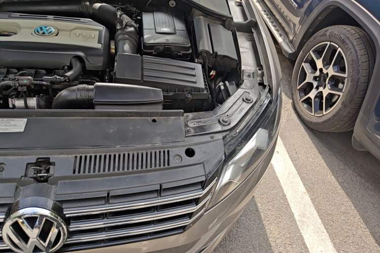 Used Volkswagen Passat 2014 1.8TSI DSG Prestige Edition Engine Bay Left