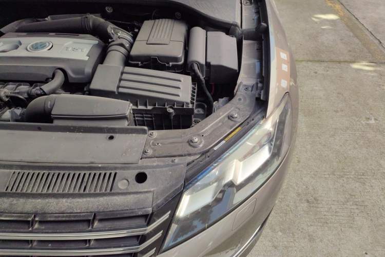 Used Volkswagen Passat 2014 1.8TSI DSG Prestige Edition Engine Bay Left