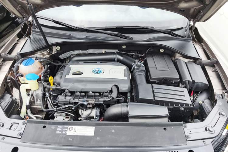Used Volkswagen Passat 2014 1.8TSI DSG Ultimate Edition Engine Bay