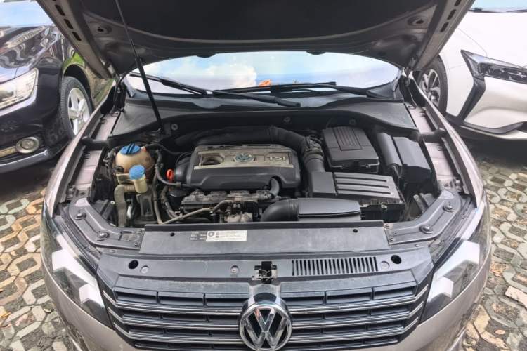 Used Volkswagen Passat 2014 1.8TSI DSG Prestige Edition Engine Bay