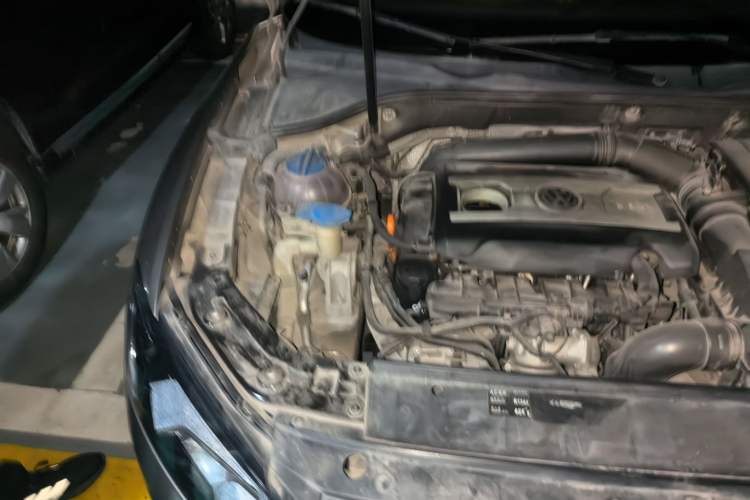 Used Volkswagen Passat 2014 1.8TSI DSG Prestige Edition Engine Bay Right