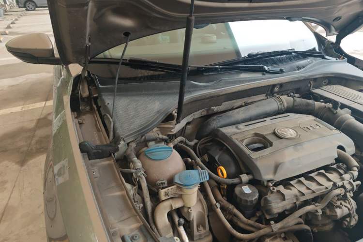 Used Volkswagen Passat 2014 1.8TSI DSG Prestige Edition Engine Bay Right