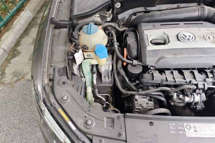 Used Volkswagen Passat 2014 1.8TSI DSG Prestige Navigation Edition Engine Bay Right