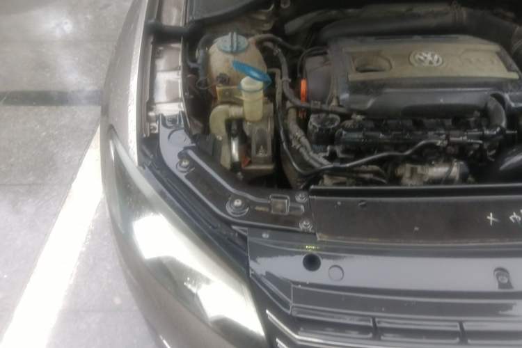 Used Volkswagen Passat 2014 1.8TSI DSG Prestige Edition Engine Bay Right