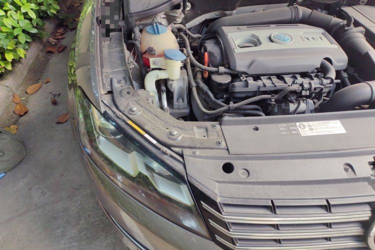 Used Volkswagen Passat 2014 1.8TSI DSG Prestige Edition Engine Bay Right