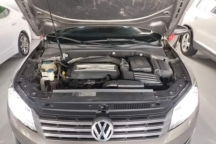 Used Volkswagen Passat 2014 1.8TSI DSG Prestige Edition Engine Bay