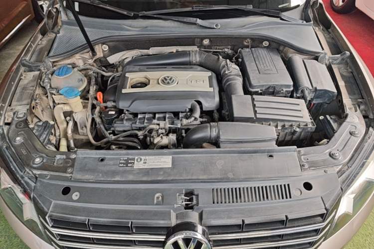 Used Volkswagen Passat 2014 1.8TSI DSG Prestige Edition Engine Bay