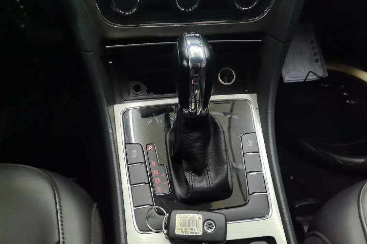 Used Volkswagen Passat 2014 1.8TSI DSG Luxury Edition Gear Lever