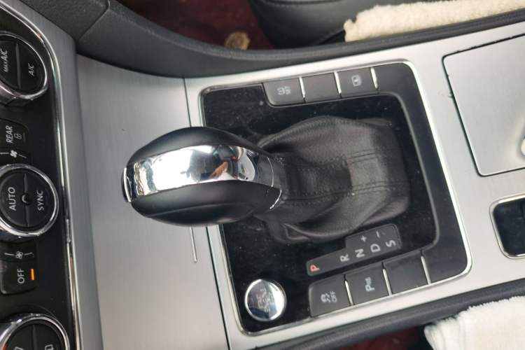 Used Volkswagen Passat 2014 1.8TSI DSG Prestige Edition Gear Lever