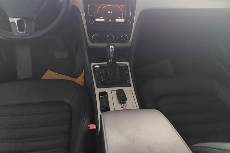 Used Volkswagen Passat 2014 1.8TSI DSG Prestige Navigation Edition Gear Lever