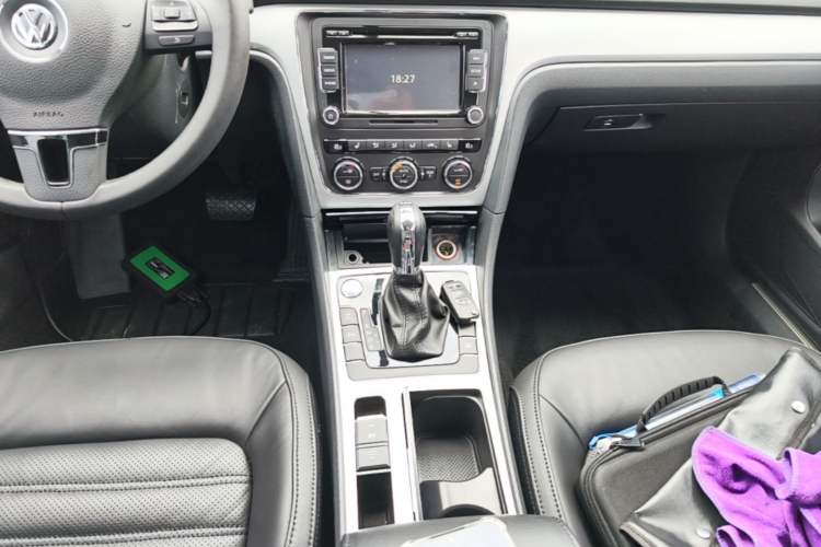 Used Volkswagen Passat 2014 1.8TSI DSG Ultimate Edition Gear Lever