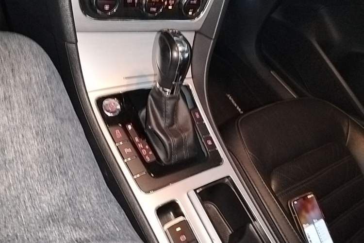 Used Volkswagen Passat 2014 1.8TSI DSG Prestige Edition Gear Lever
