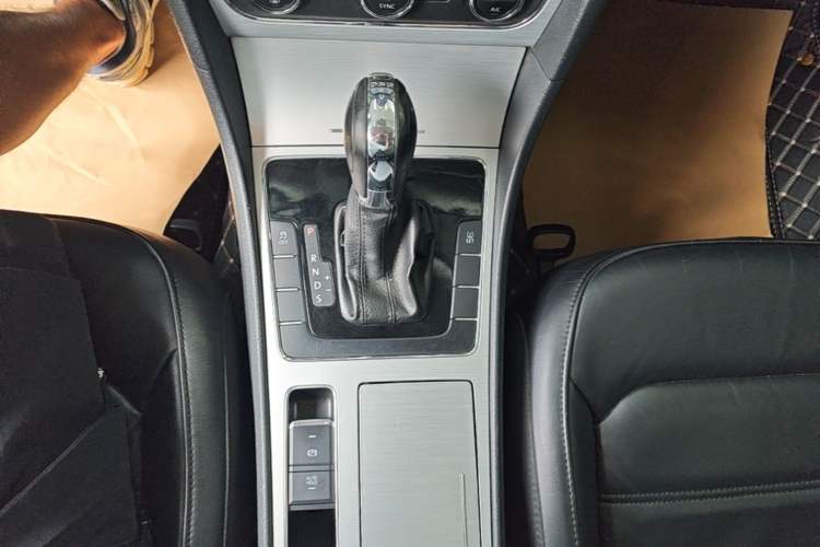 Used Volkswagen Passat 2014 1.8TSI DSG Prestige Edition Gear Lever