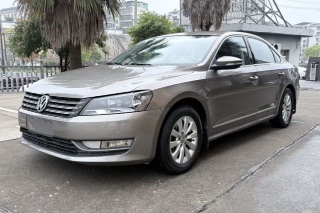 Ojetý Volkswagen Passat 2014 1.8TSI DSG Prestige Edition