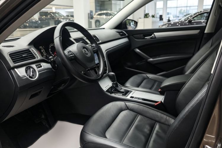 Used Volkswagen Passat 2014 1.8TSI DSG Prestige Edition Interior 2