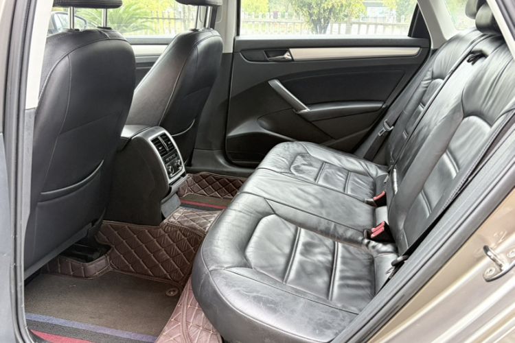 Used Volkswagen Passat 2014 1.8TSI DSG Prestige Edition Interior 3