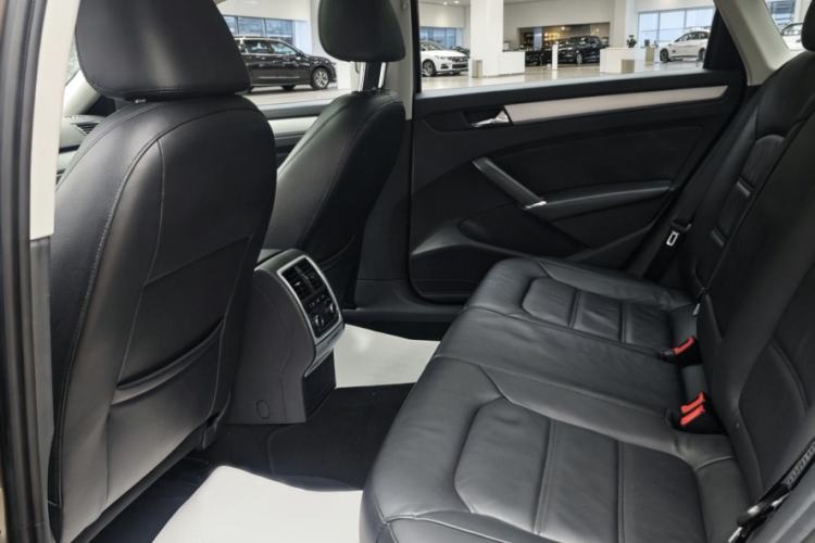 Used Volkswagen Passat 2014 1.8TSI DSG Prestige Edition Interior 3