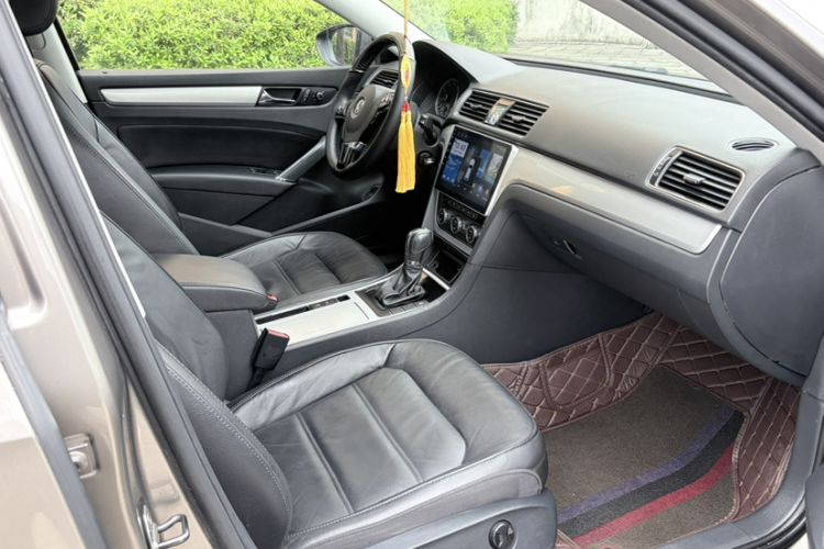 Used Volkswagen Passat 2014 1.8TSI DSG Prestige Edition Interior 4