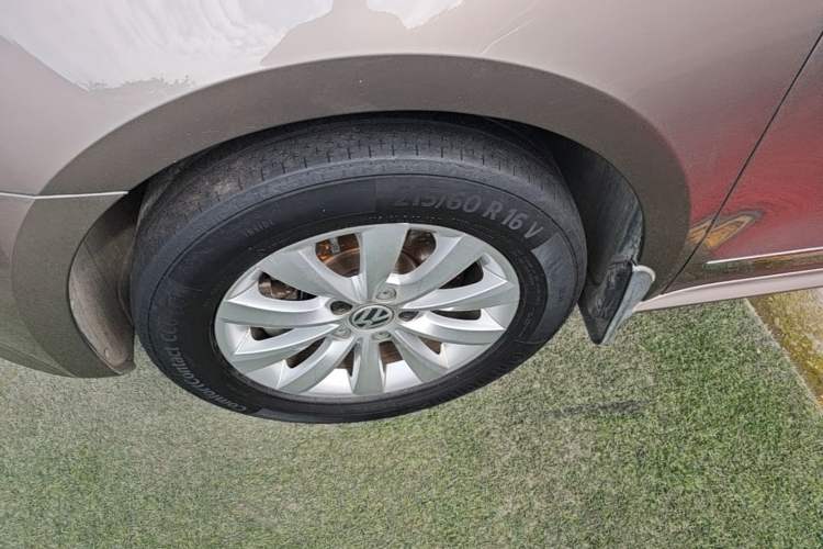 Used Volkswagen Passat 2014 1.8TSI DSG Prestige Edition Left Front Wheel Hub