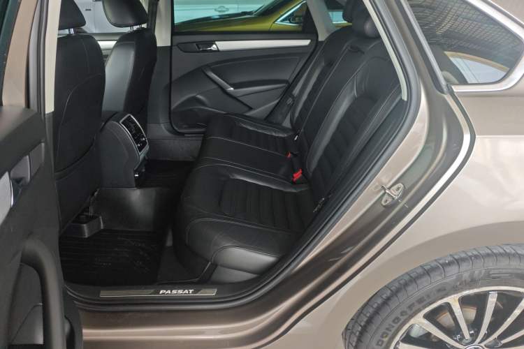 Used Volkswagen Passat 2014 1.8TSI DSG Prestige Edition Left Rear Seat