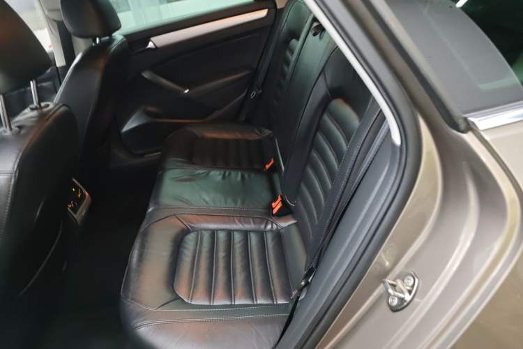 Used Volkswagen Passat 2014 1.8TSI DSG Prestige Navigation Edition Left Rear Seat