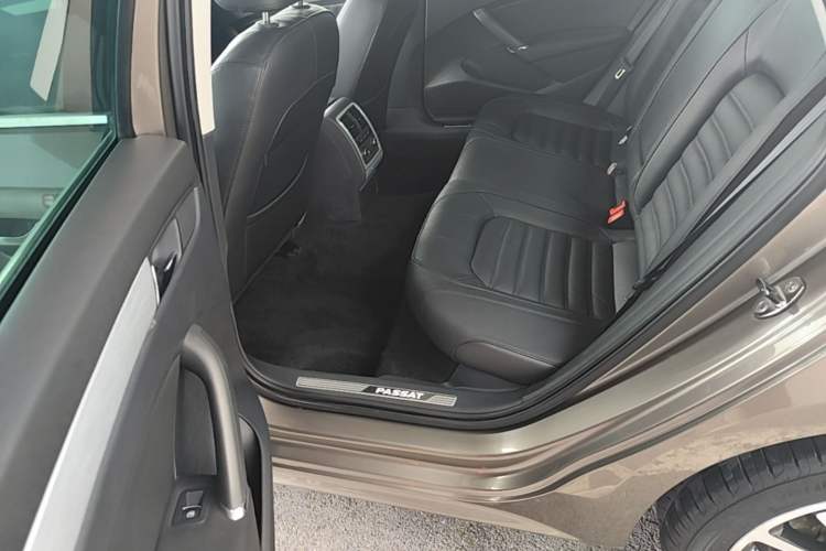 Used Volkswagen Passat 2014 1.8TSI DSG Prestige Navigation Edition Left Rear Seat