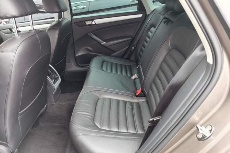 Used Volkswagen Passat 2014 1.8TSI DSG Ultimate Edition Left Rear Seat