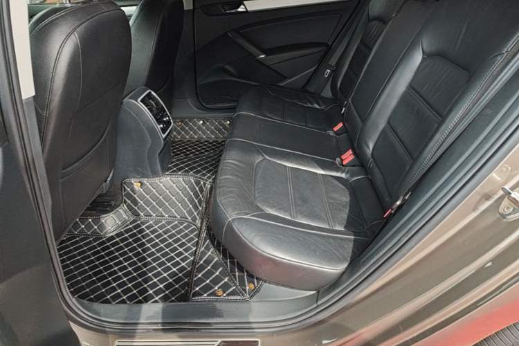 Used Volkswagen Passat 2014 1.8TSI DSG Prestige Edition Left Rear Seat