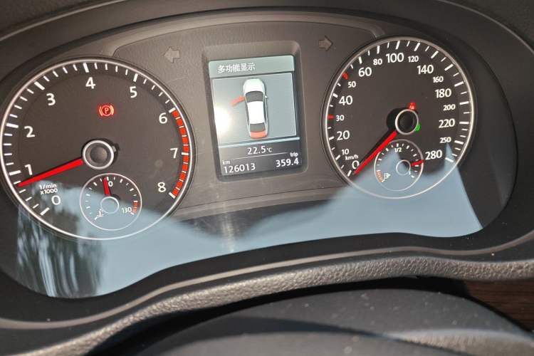 Used Volkswagen Passat 2014 2.0 TSI DSG Prestige Navigation Edition Odometer Close Up