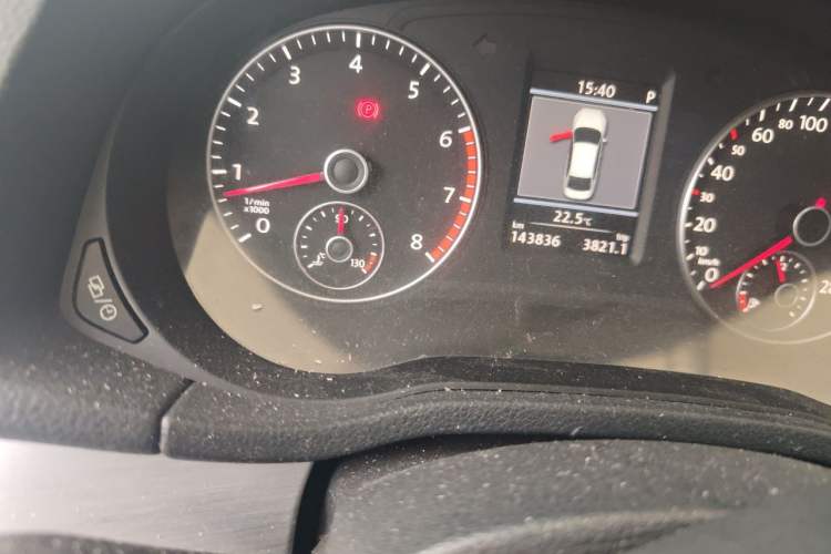 Used Volkswagen Passat 2014 1.8TSI DSG Prestige Edition Odometer Close Up