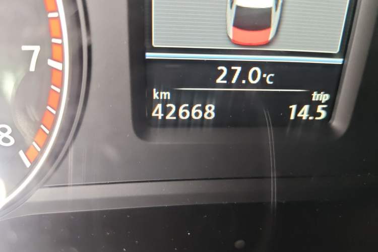 Used Volkswagen Passat 2014 1.8TSI DSG Prestige Navigation Edition Odometer Close Up