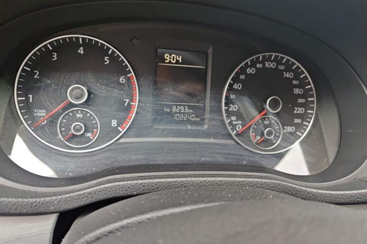 Used Volkswagen Passat 2014 1.8TSI DSG Prestige Edition Odometer Close Up