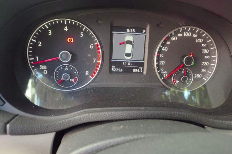 Used Volkswagen Passat 2014 1.8TSI DSG Prestige Edition Odometer Close Up