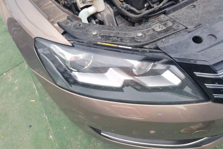Used Volkswagen Passat 2014 1.8TSI DSG Prestige Edition Right Front Headlight