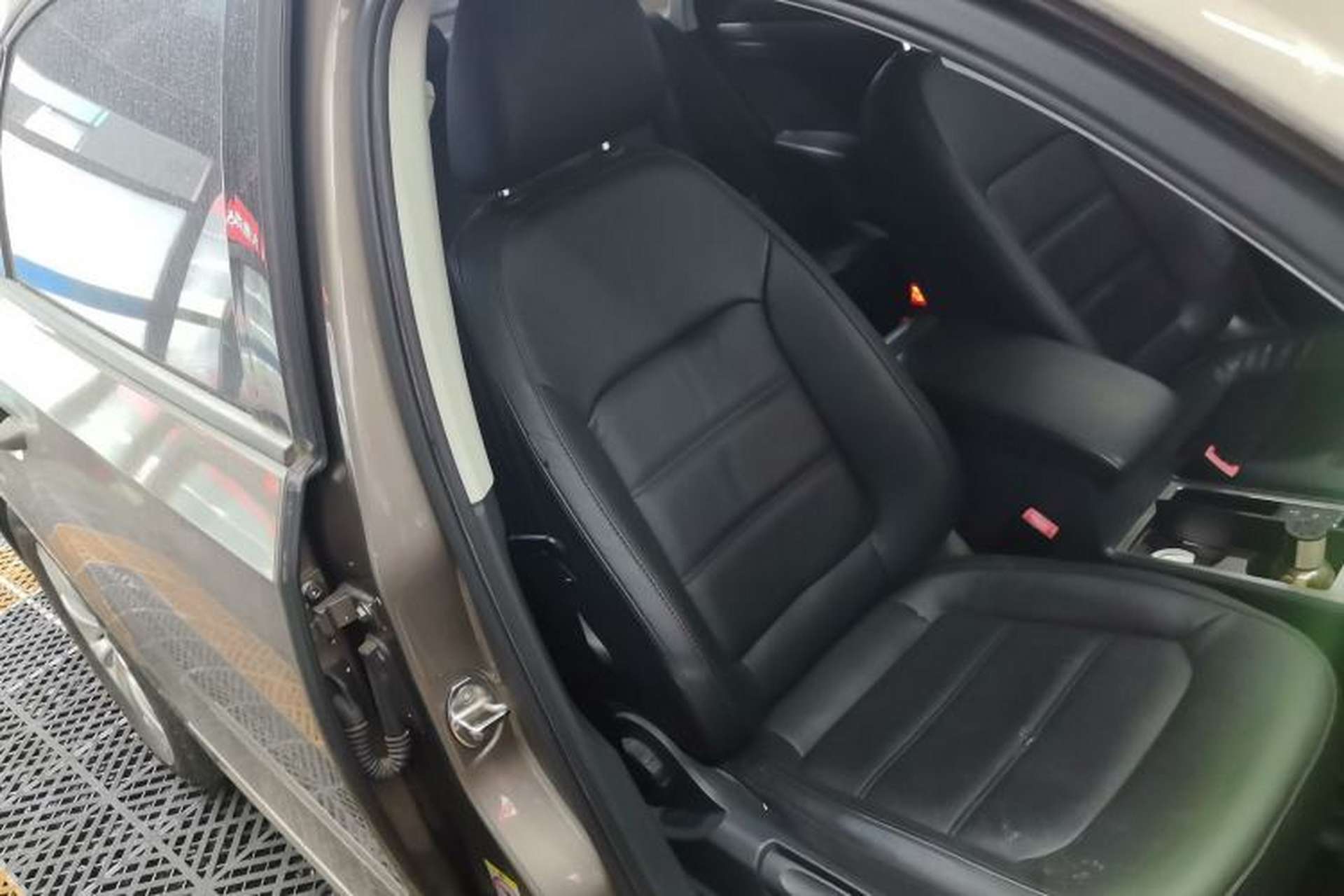 Used Volkswagen Passat 2014 1.8TSI DSG Luxury Edition Right Front Seat