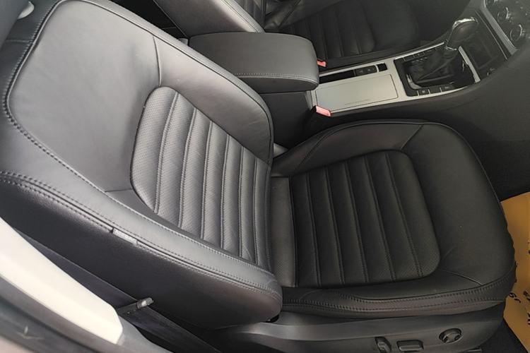 Used Volkswagen Passat 2014 1.8TSI DSG Prestige Navigation Edition Right Front Seat
